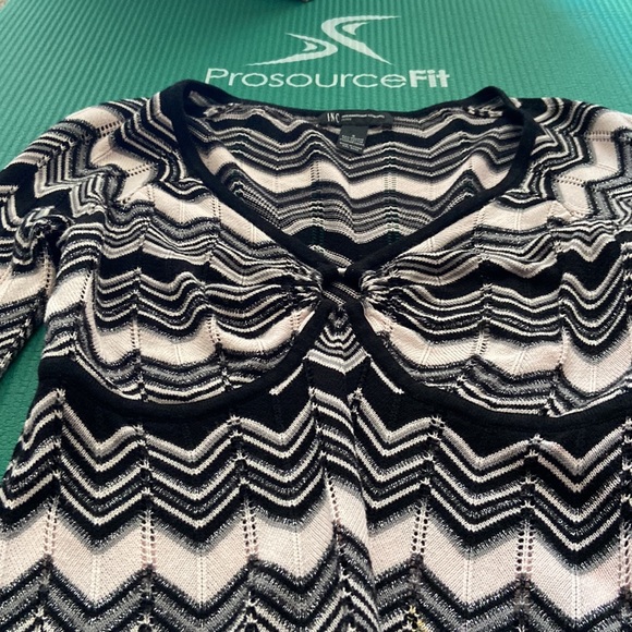 Stunning Pink Black Silver Keyhole INC Chevron Sweater; 1-of-a-kind! Sz Sm. - Picture 6 of 6